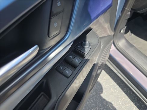 Used 2025 Chevrolet Equinox EV LT FWD image 20