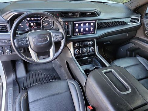 Used 2021 GMC Yukon XL Denali w/ Denali Premium Package image 12