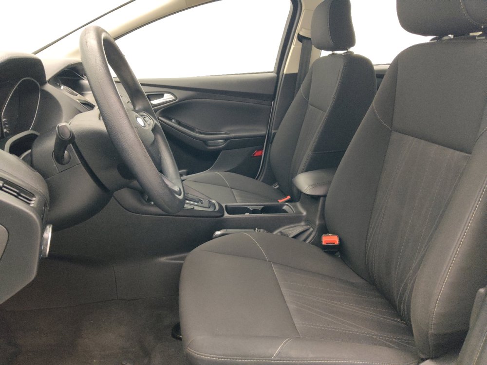 Used 2018 Ford Focus SE w/ SE Appearance Package FWD image 17