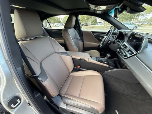 Used 2025 Lexus ES 350 w/ Premium Package image 16