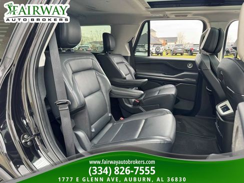 Used 2025 Lincoln Navigator Reserve AWD/4WD image 13