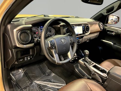 Used 2017 Toyota Tacoma Limited w/ Tow Package AWD/4WD image 18