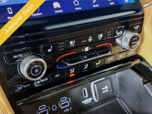 Used 2024 Jeep Grand Cherokee Summit AWD/4WD image 16