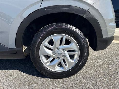 Used 2021 Hyundai Venue SE FWD image 8