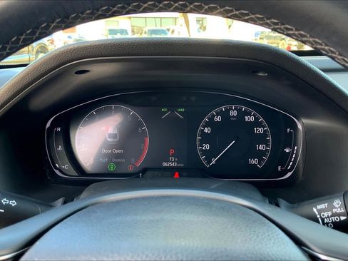 Used 2018 Honda Accord Touring image 25