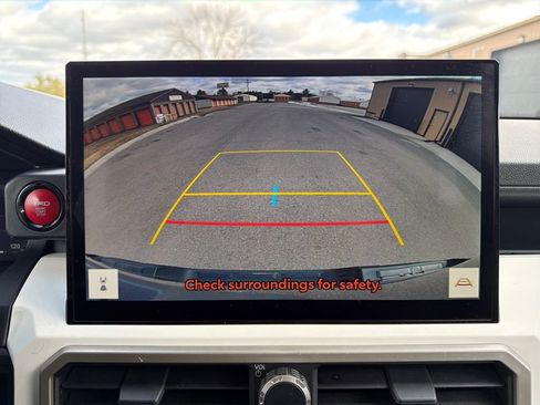 Used 2024 Toyota Tacoma TRD Off-Road image 33