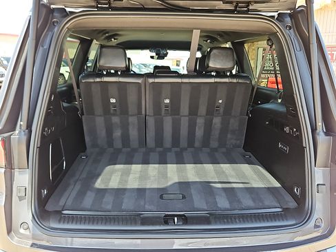Used 2024 Jeep Wagoneer L Series II RWD image 6