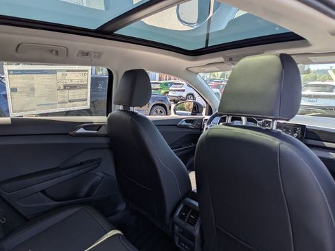 New 2026 Volkswagen Taos SE FWD image 33