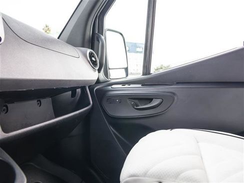 Used 2023 Mercedes-Benz Sprinter 3500 image 33