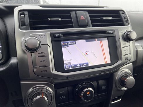 Used 2017 Toyota 4Runner SR5 Premium image 3