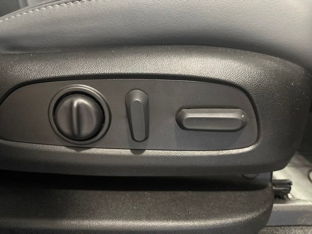 Used 2023 Buick Enclave Essence w/ Sound and Sites Package AWD/4WD image 36