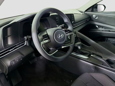 Used 2025 Hyundai Elantra SE w/ Cargo Package FWD image 10
