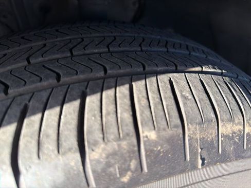 Used 2022 Toyota Highlander XLE image 27