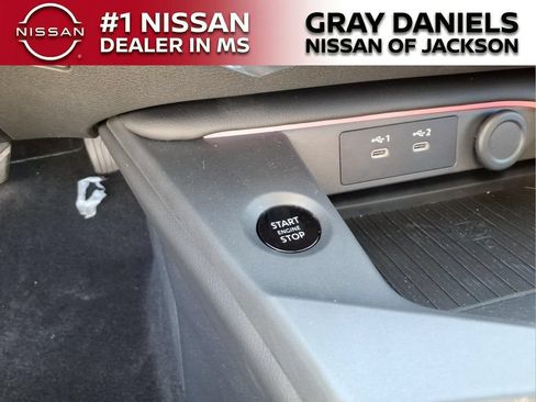 New 2026 Nissan Sentra SR w/ Floor Mat Package FWD image 15