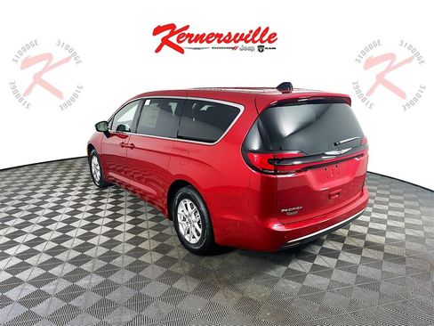New 2025 Chrysler Pacifica Select w/ Uconnect Theater Family Group image 5