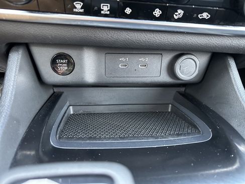 Used 2024 Nissan Rogue SV image 70