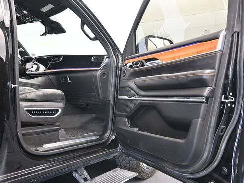 Used 2022 Jeep Grand Wagoneer Series III image 33