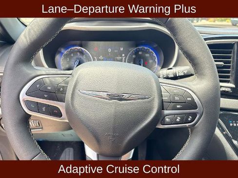 Used 2025 Chrysler Pacifica Select FWD image 11
