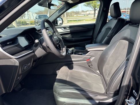 Used 2025 Jeep Grand Cherokee Altitude image 44