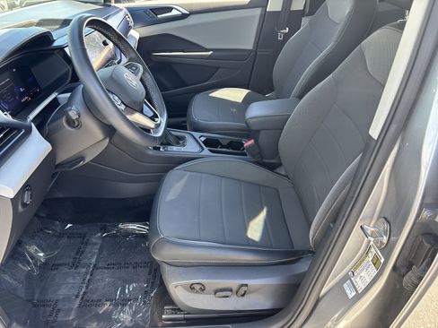 Used 2022 Volkswagen Taos SE w/ Panoramic Sunroof Package image 18