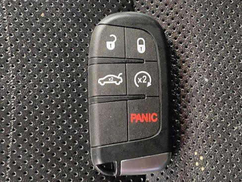 Used 2020 Jeep Cherokee Latitude Lux w/ Quick Order Package 26H Lux image 32