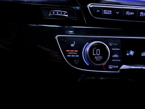Used 2018 Audi Q7 3.0T Prestige w/ Prestige Package image 30