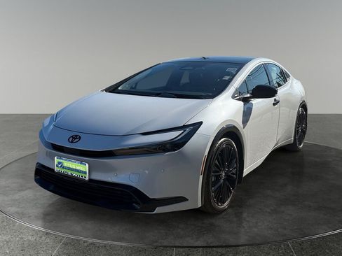 Used 2026 Toyota Prius Plug-In Hybrid FWD image 3
