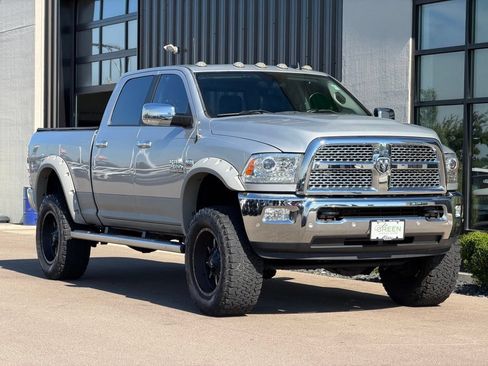 Used 2017 RAM 2500 Laramie w/ Convenience Group AWD/4WD image 4