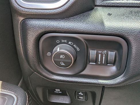 Used 2019 RAM 1500 Laramie w/ Off Road Group AWD/4WD image 22