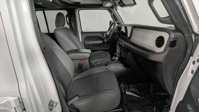 Used 2025 Jeep Gladiator Sport AWD/4WD image 19