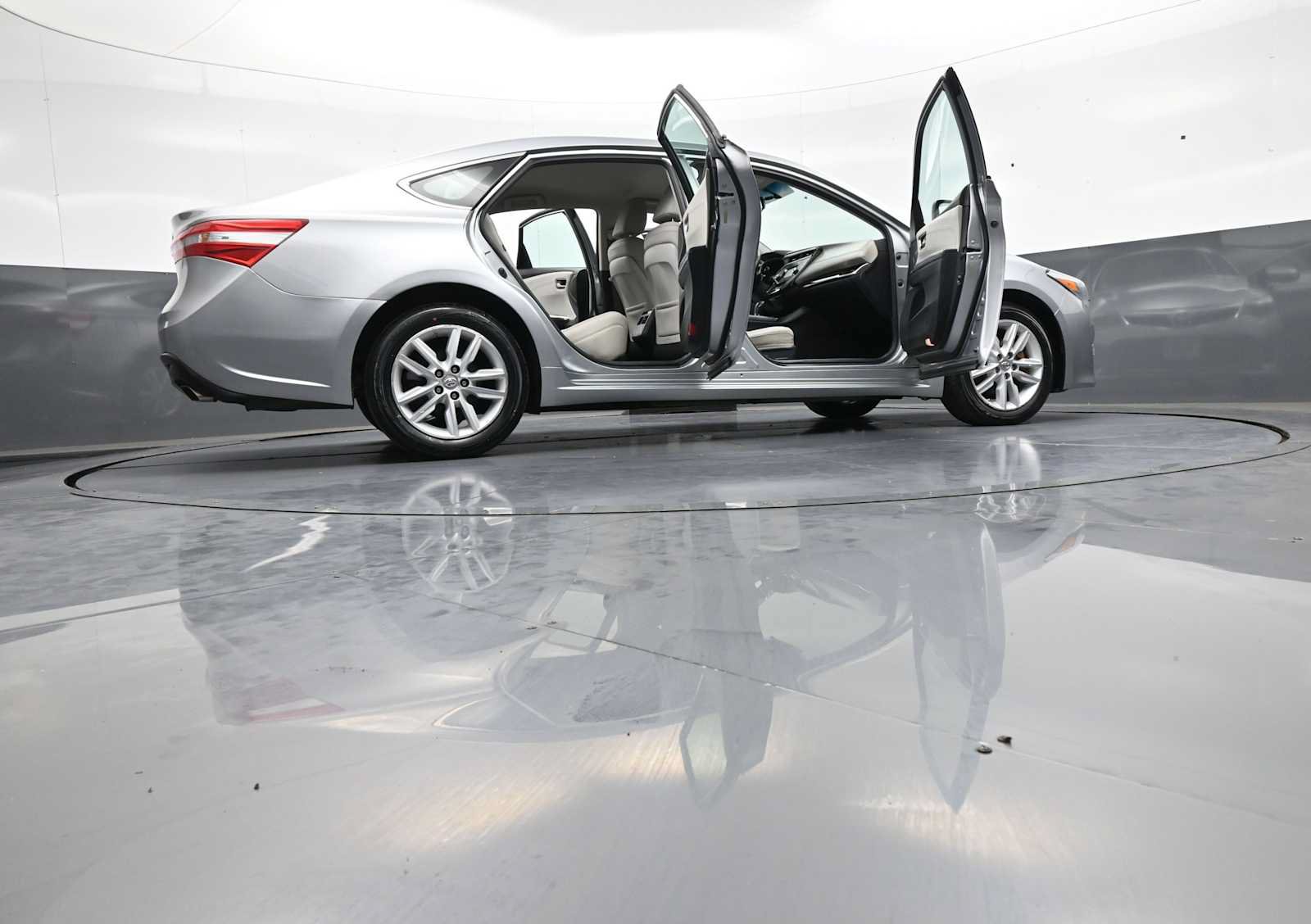 Used 2015 Toyota Avalon XLE FWD image 46