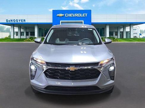 New 2026 Chevrolet Trax LS w/ LS Convenience Package FWD image 3