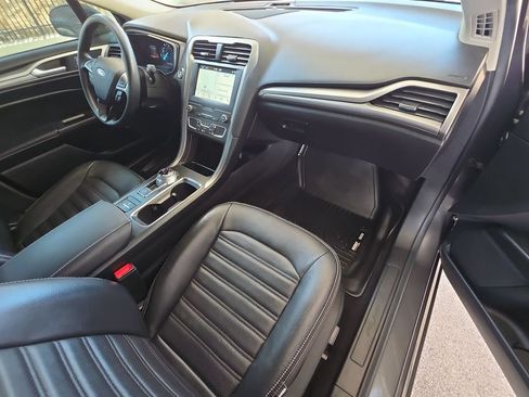 Used 2019 Ford Fusion SE FWD image 30