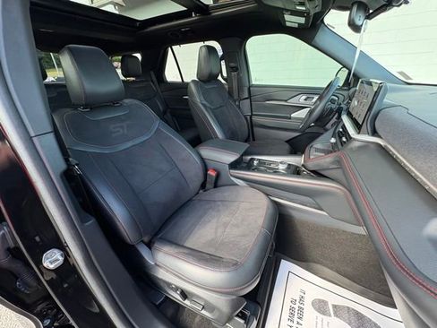 Used 2025 Ford Explorer ST AWD/4WD image 30