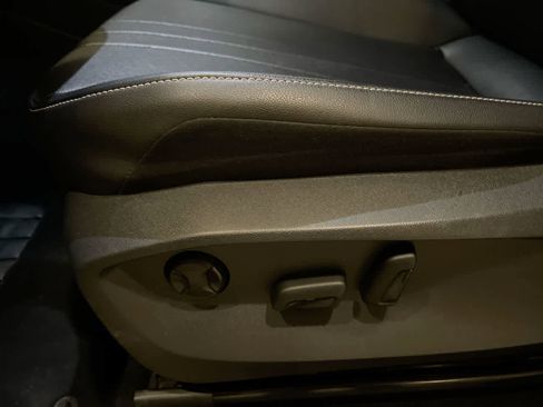 Used 2024 Volkswagen Tiguan SE image 12