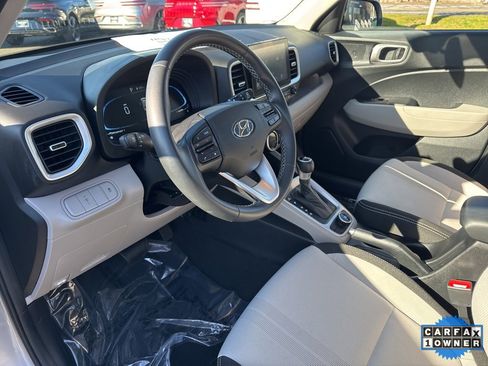 Used 2025 Hyundai Venue SEL image 14