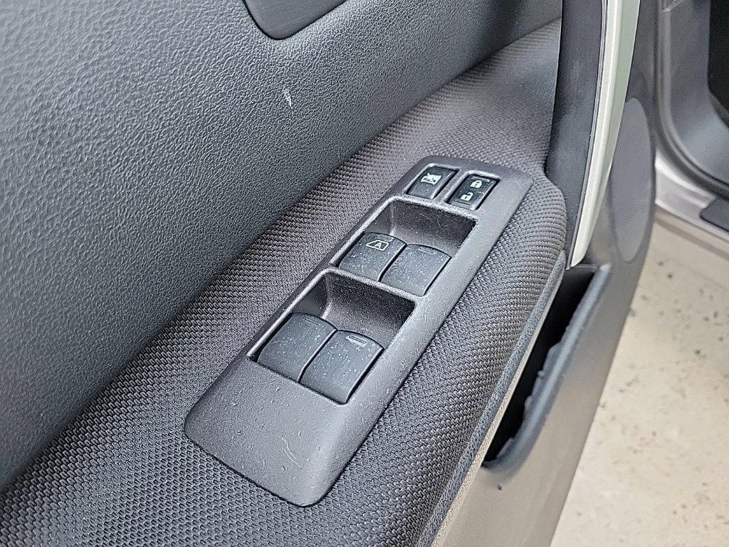 Used 2013 Nissan Rogue S AWD/4WD image 28