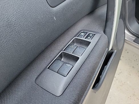 Used 2013 Nissan Rogue S AWD/4WD image 28