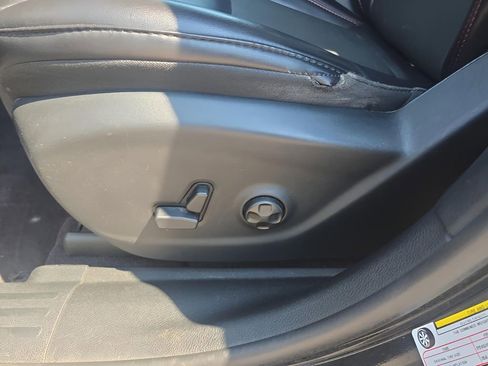 Used 2019 Jeep Cherokee Trailhawk w/ Cold Weather Group image 11