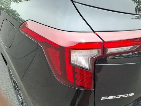 Used 2024 Kia Seltos SX w/ SX Sunroof Package AWD/4WD image 16