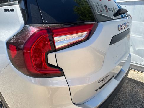 Used 2022 GMC Terrain SLE w/ Driver Convenience Package image 19