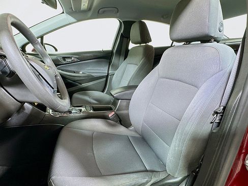 Used 2019 Chevrolet Cruze LT image 11