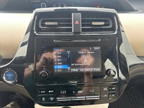 Used 2018 Toyota Prius Two w/ Prius Two Safety Plus Package FWD image 2