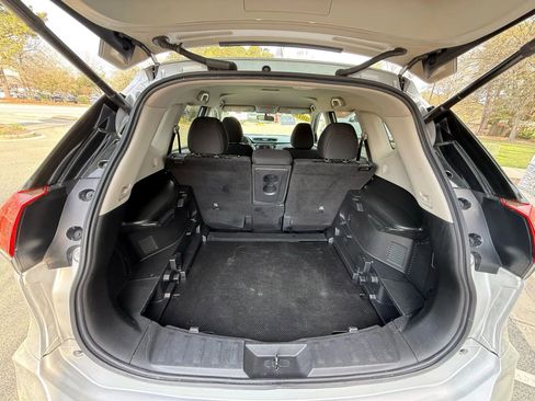 Used 2018 Nissan Rogue SV AWD/4WD image 27