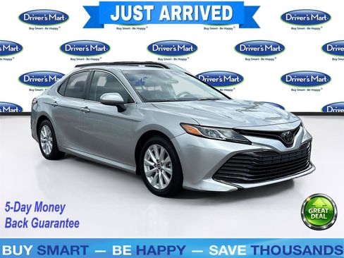 Used 2018 Toyota Camry LE FWD image 1