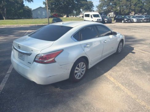 Used 2014 Nissan Altima 2.5 S w/ Display Audio Package FWD image 6