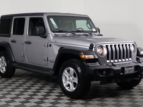 Used 2018 Jeep Wrangler Unlimited Sport S image 3