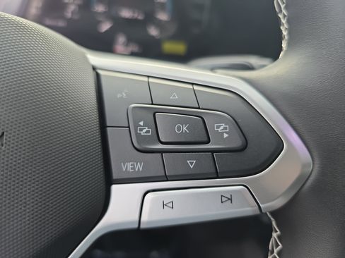 New 2026 Volkswagen Tiguan SE FWD image 18