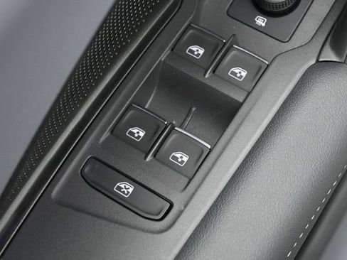 Used 2025 Volkswagen Tiguan SE R-Line AWD/4WD image 13