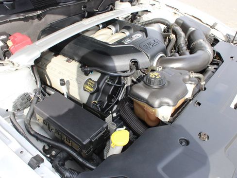 Used 2011 Ford Mustang GT Premium RWD image 26
